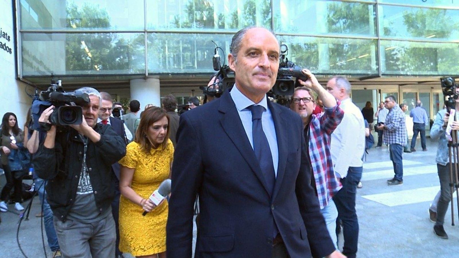 L'expresident de la Generalitat, Francisco Camps, a l'eixida de la Ciutat de la Justícia de València