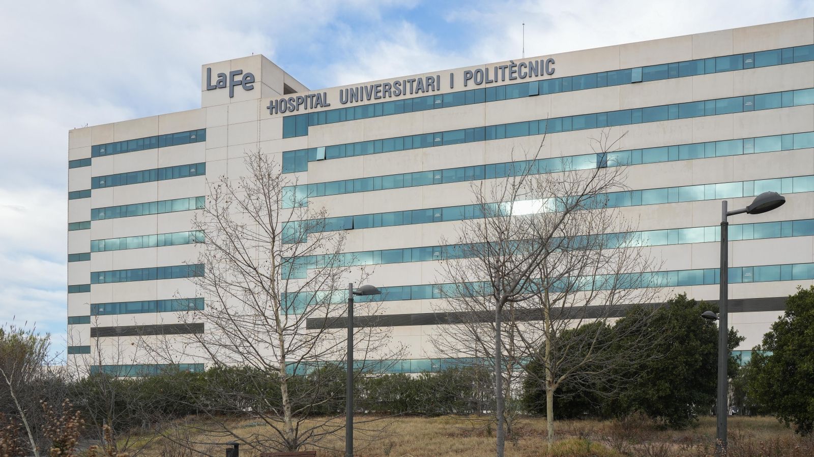 L'Hospital la Fe de València, on l'ambulància va traslladar el menor, des d'un solar annexe en una imatge d'arxiu