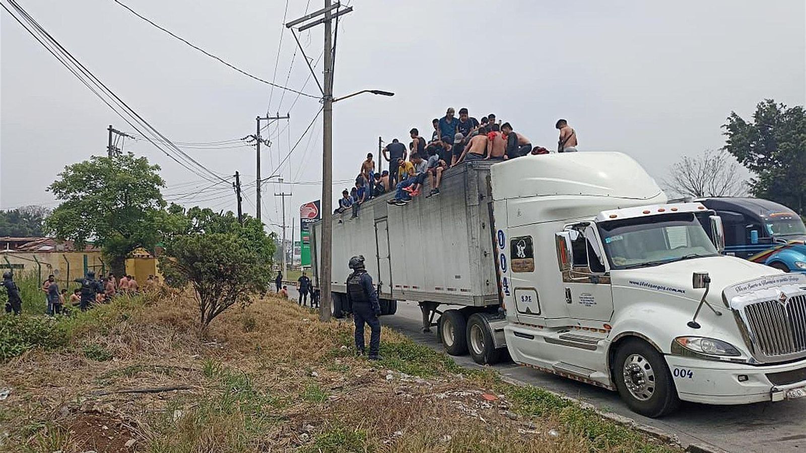 Més d'un centenar de migrants, rescatats d'un tràiler en direcció als Estats Units