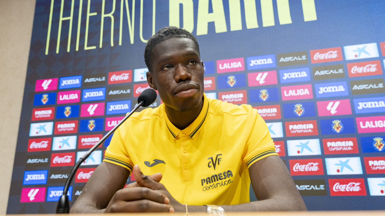 Imatge d'arxiu de Thierno Barry en la seua presentació de groguet Imatge d'arxiu de Thierno Barry en la seua presentació de groguet