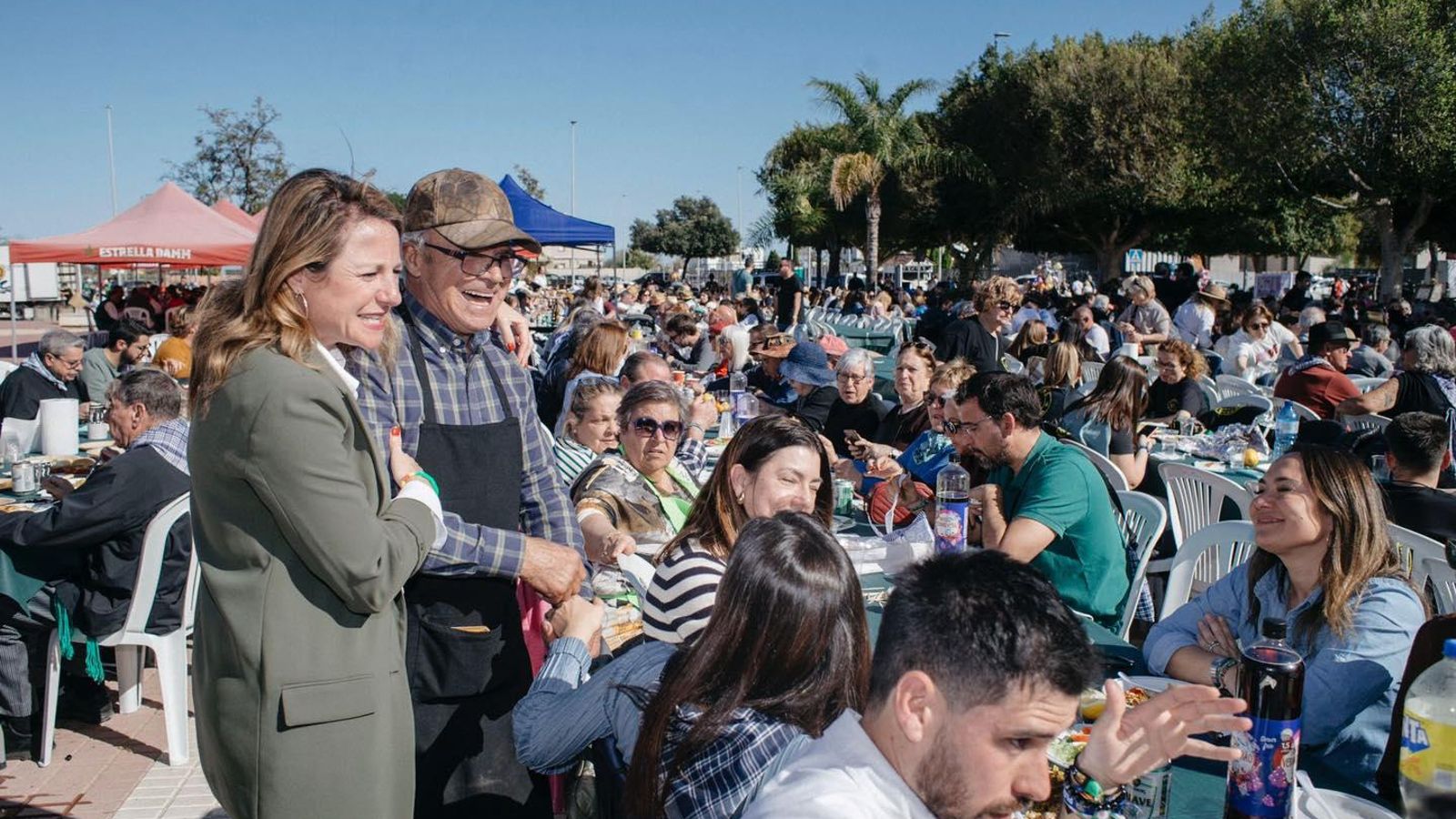 L'alcaldessa de Castelló, Begoña Carrasco, en el concurs de paelles de colles