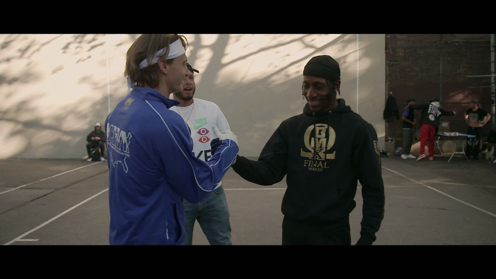 Acompanyem Sacha en l’aventura de véncer Tywan Cook, una llegenda i el millor jugador de pilota de la ciutat