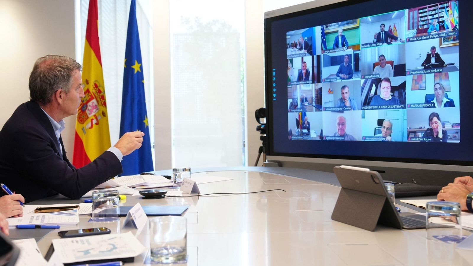 Feijóo es reuneix amb els líders autonòmics del Partit Popular Feijóo es reuneix amb els líders autonòmics del Partit Popular