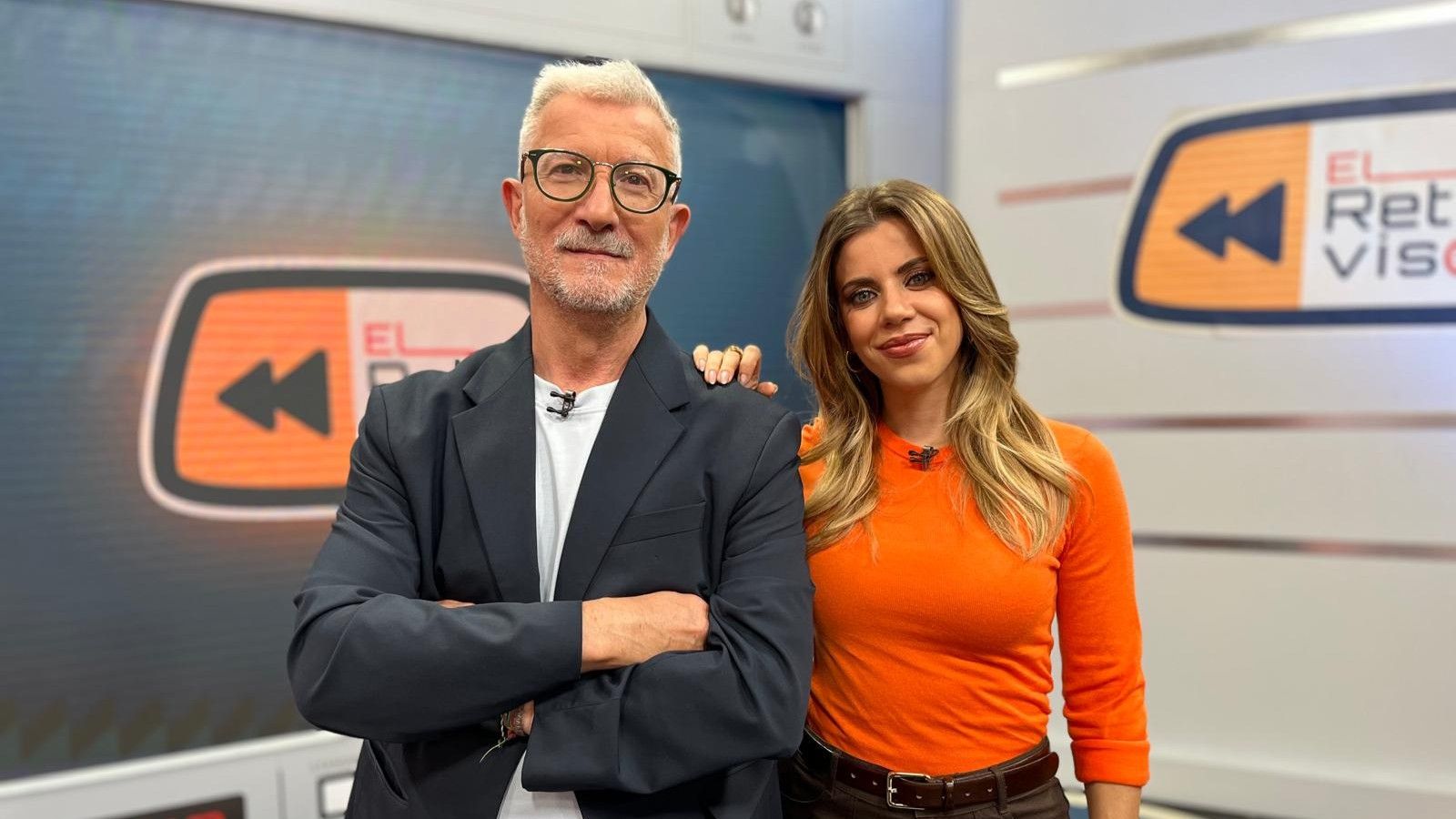 La música de les nostres vides, el títol d'El retrovisor', el programa que presenten Josep Ramon Lluch i Anaïs Ordóñez cada dissabte per la nit en À Punt