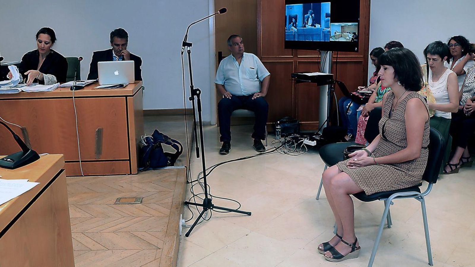 Imatge de la declaració de Juana Rivas en el jutjat penal 1 de Granada, el passat 18 de juliol