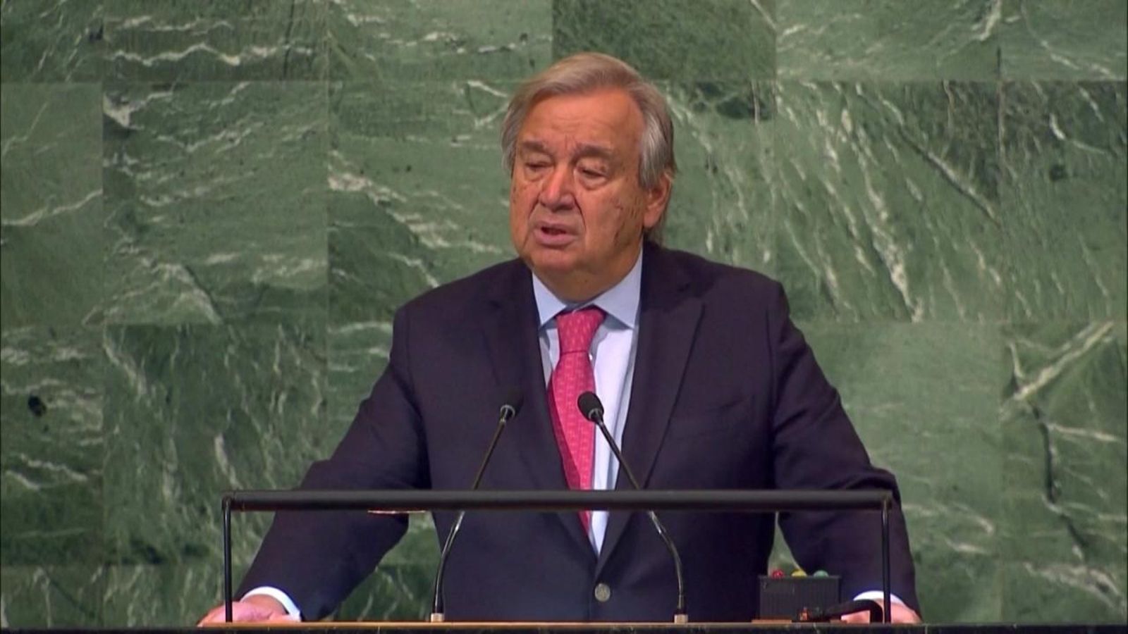 António Guterres parla davant dels dirigents presents durant la 77a Assemblea General de l'ONU
