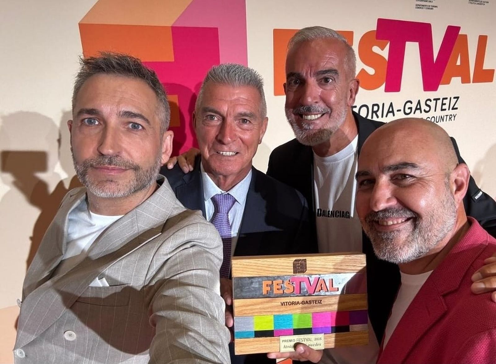 Òscar Tramoyeres en la recollida d'un nou premi pel seu concurs