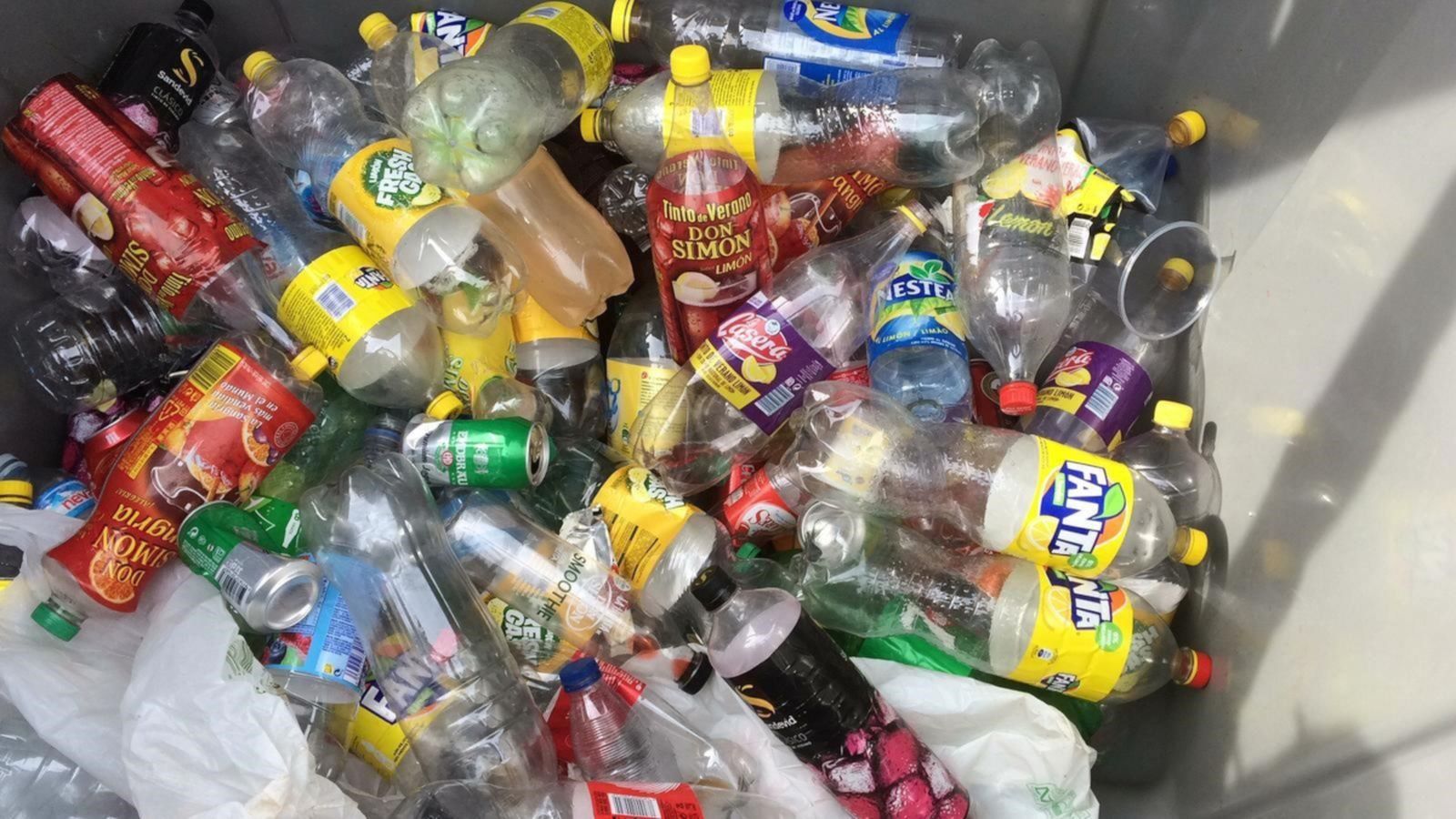 L'ajuntament de la ciutat incrementa la presència policial al carrer per a evitar el consum d'alcohol dels joves a la via pública | EP