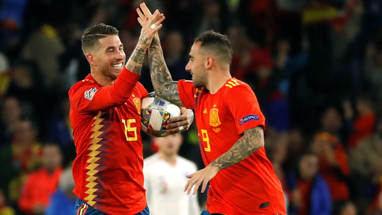 Paco Alcácer celebra el gol amb Sergio Ramos