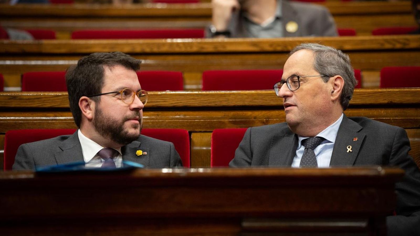 Pere Aragonès i Quim Torra durant una sessió plenària del Parlament