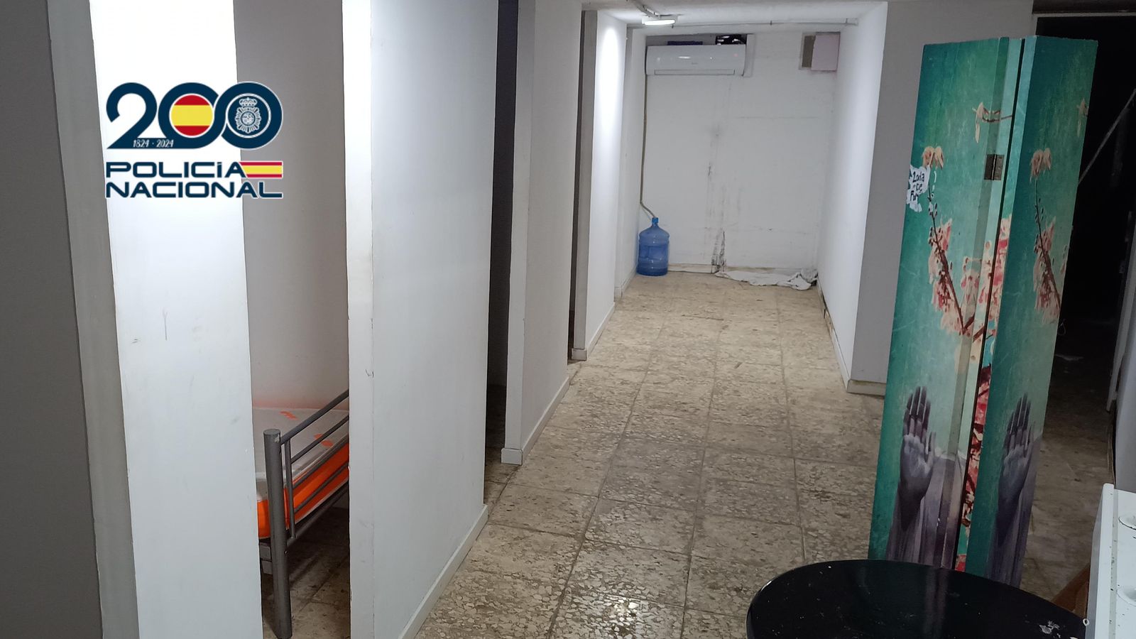 Una dels dos pisos d'Alacant on obligaven a prostituir-se a les dones les 24 hores del dia
