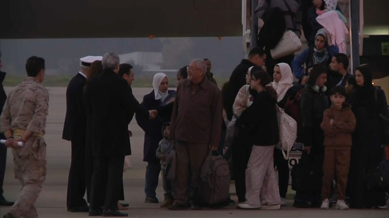 El primer grup d’hispà-palestins procedents de Gaza arriba a Madrid