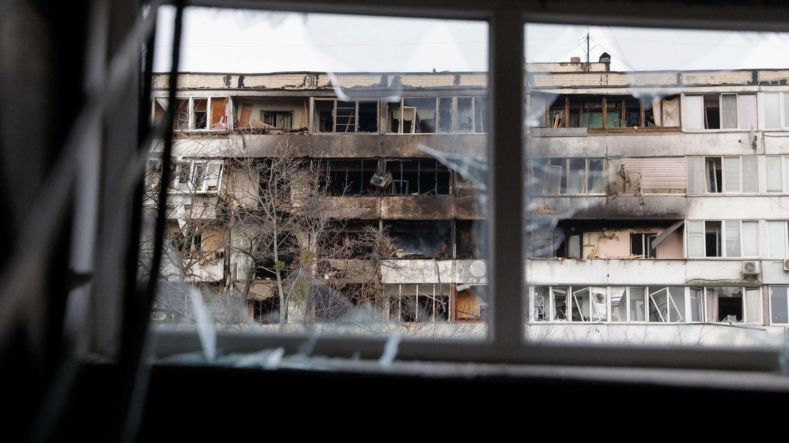 Un dels edificis afectats per l'atac rus d'este dimarts a la nit a Ucraïna