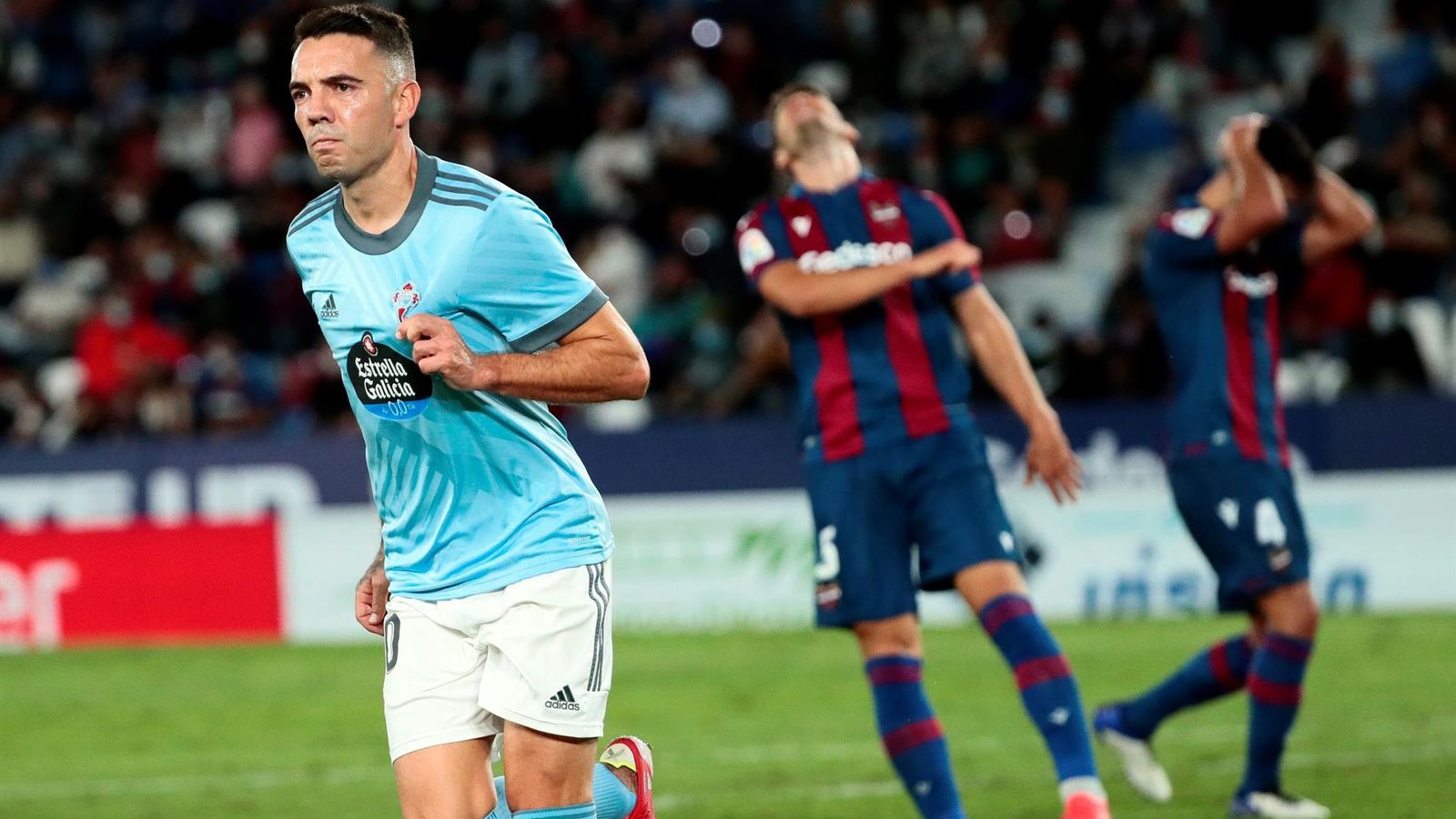 Aspas celebra el gol davant la desesperació dels jugadors granota