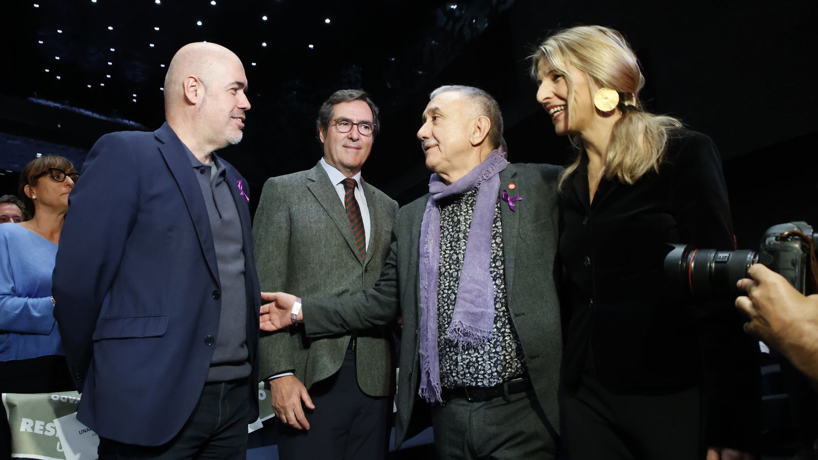 Una imatge de la ministra de Treball i els responsables dels sindicats i de la patronal espanyola, en arxiu