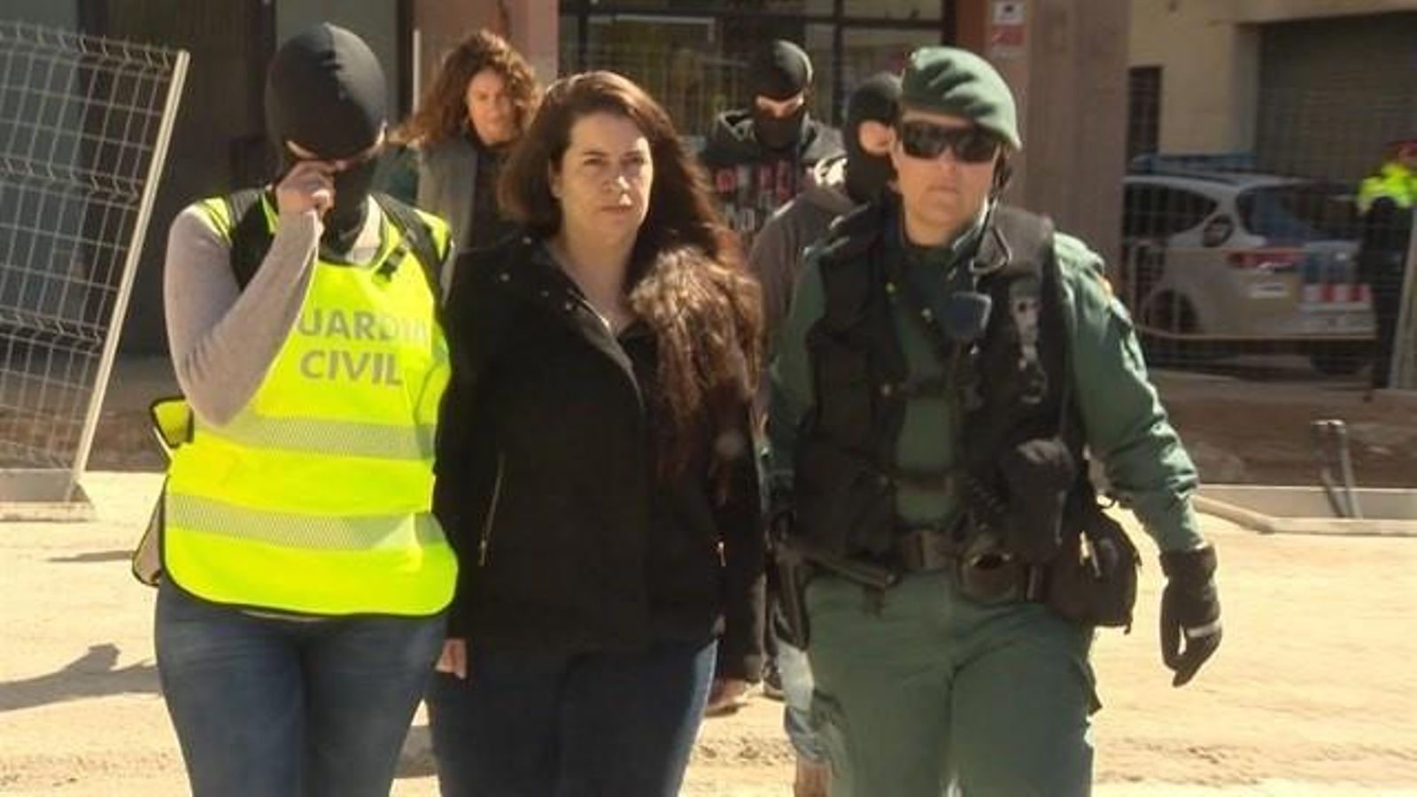 Moment de la detenció de Tamara C. G. a Viladecans (Barcelona)