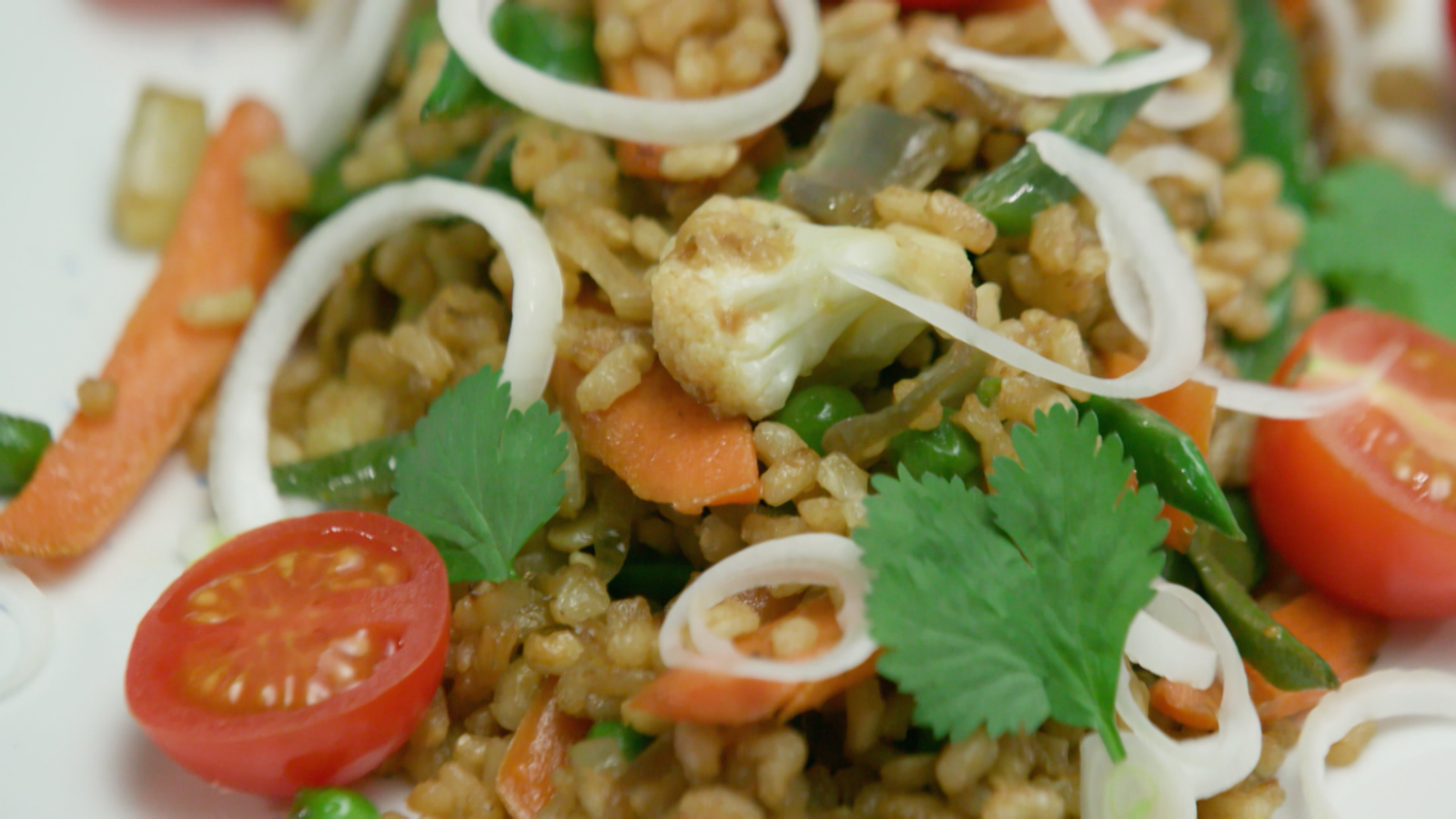 Arròs integral saltat amb verdures