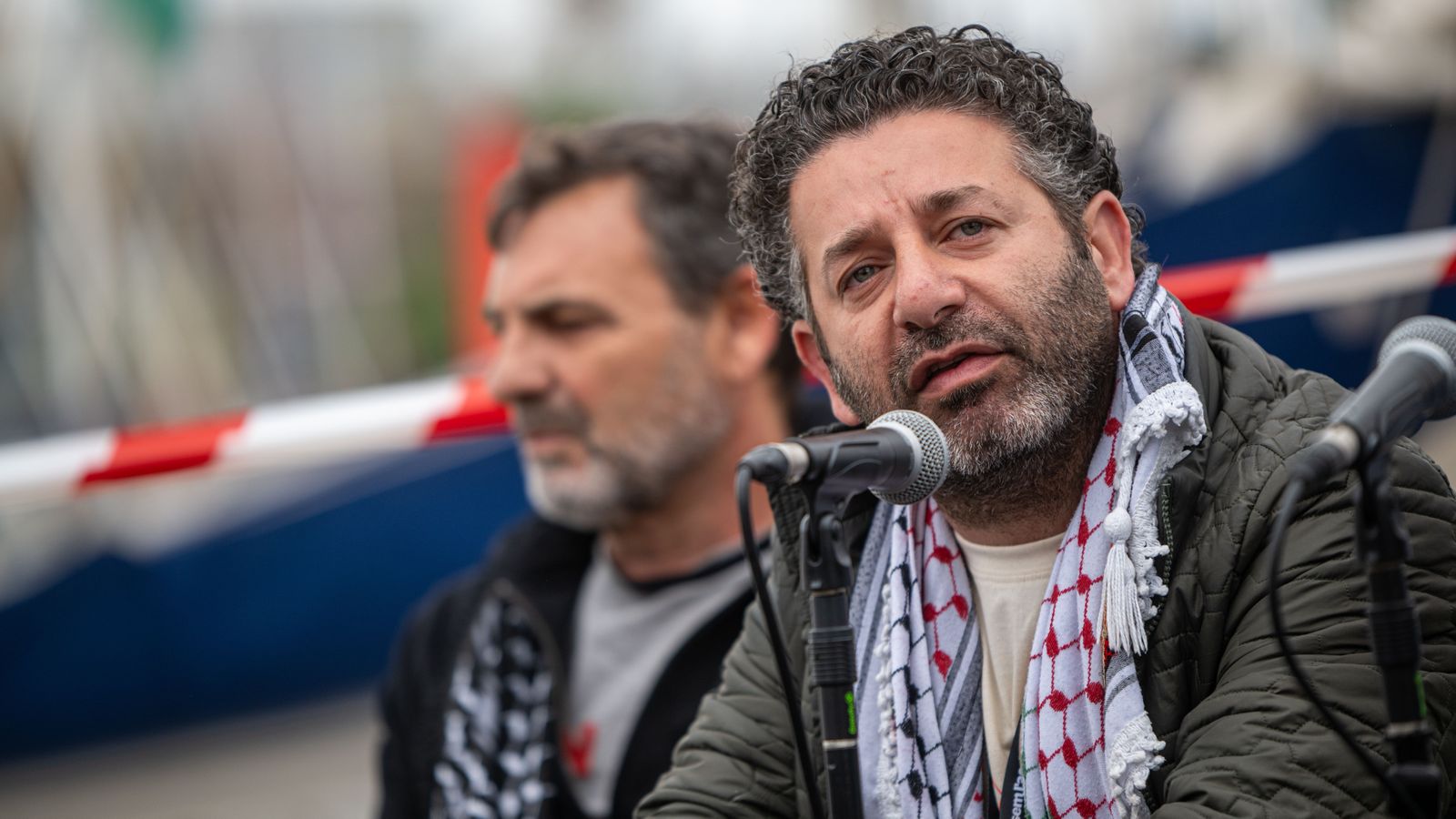 Saif Abukeshek, durant la roda de premsa de la Global Sumud Flotilla