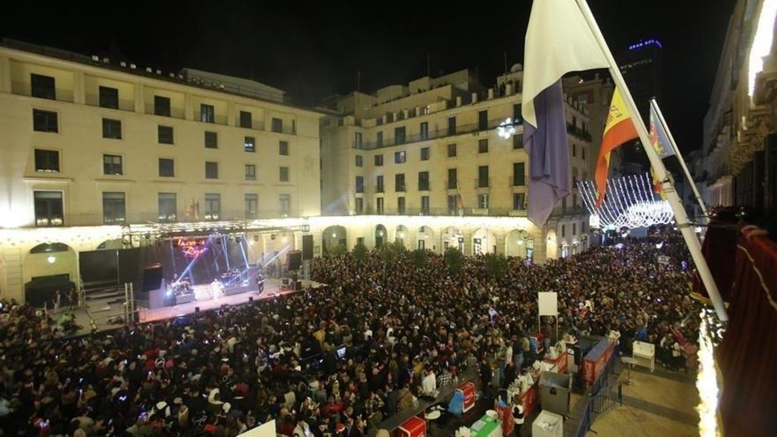 Celebració de la nit de Cap d'Any a la ciutat d'Alacant, en arxiu