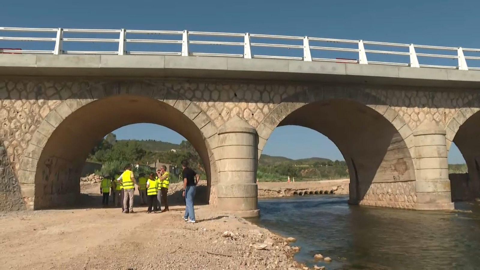 El nou pont de la Fallereta de Torís, que creua el llit del Magre, en una imatge d'este dilluns