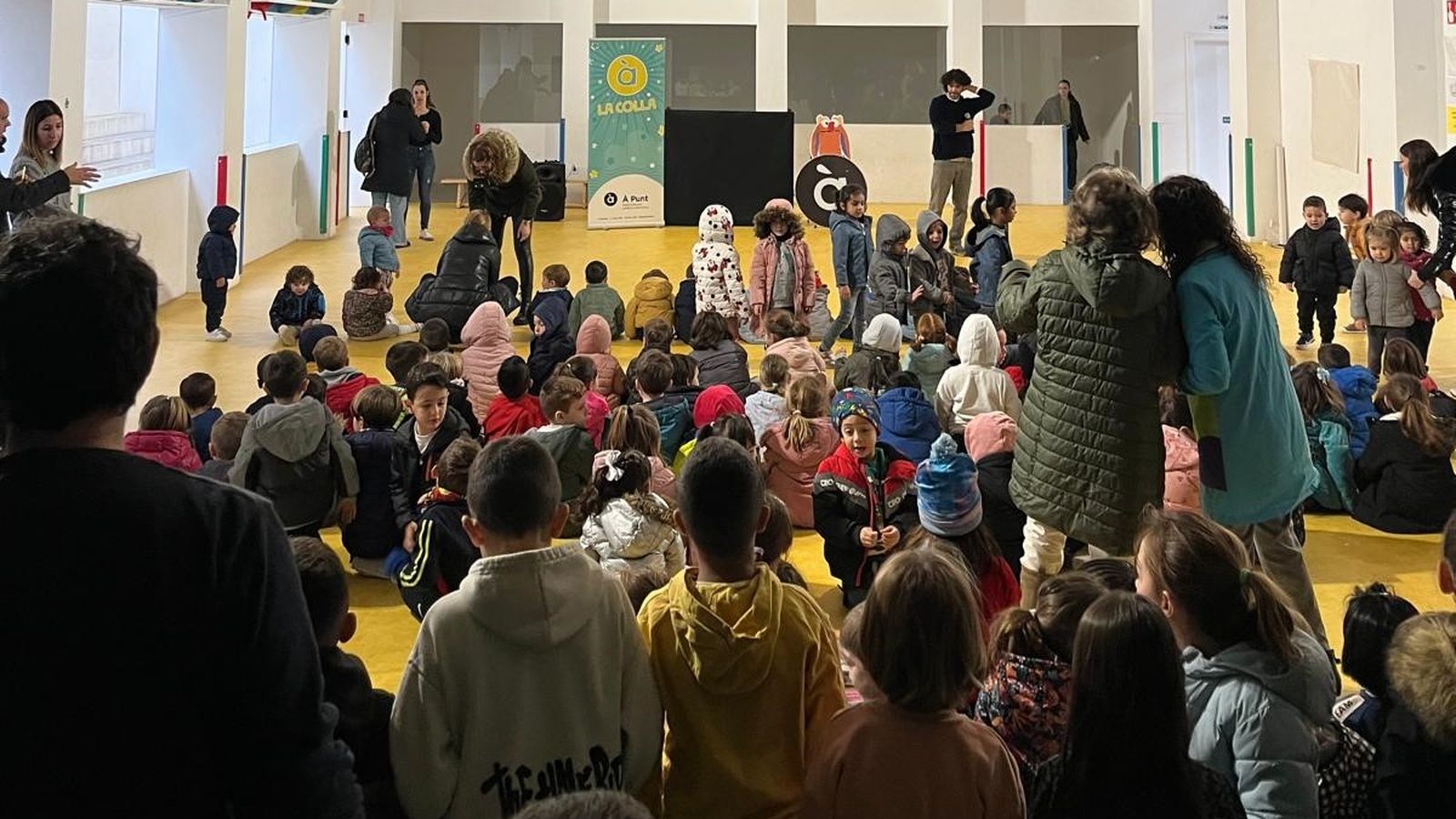 Les "Feretes a l'escola" visiten el CP El Carrasquer de Sueca