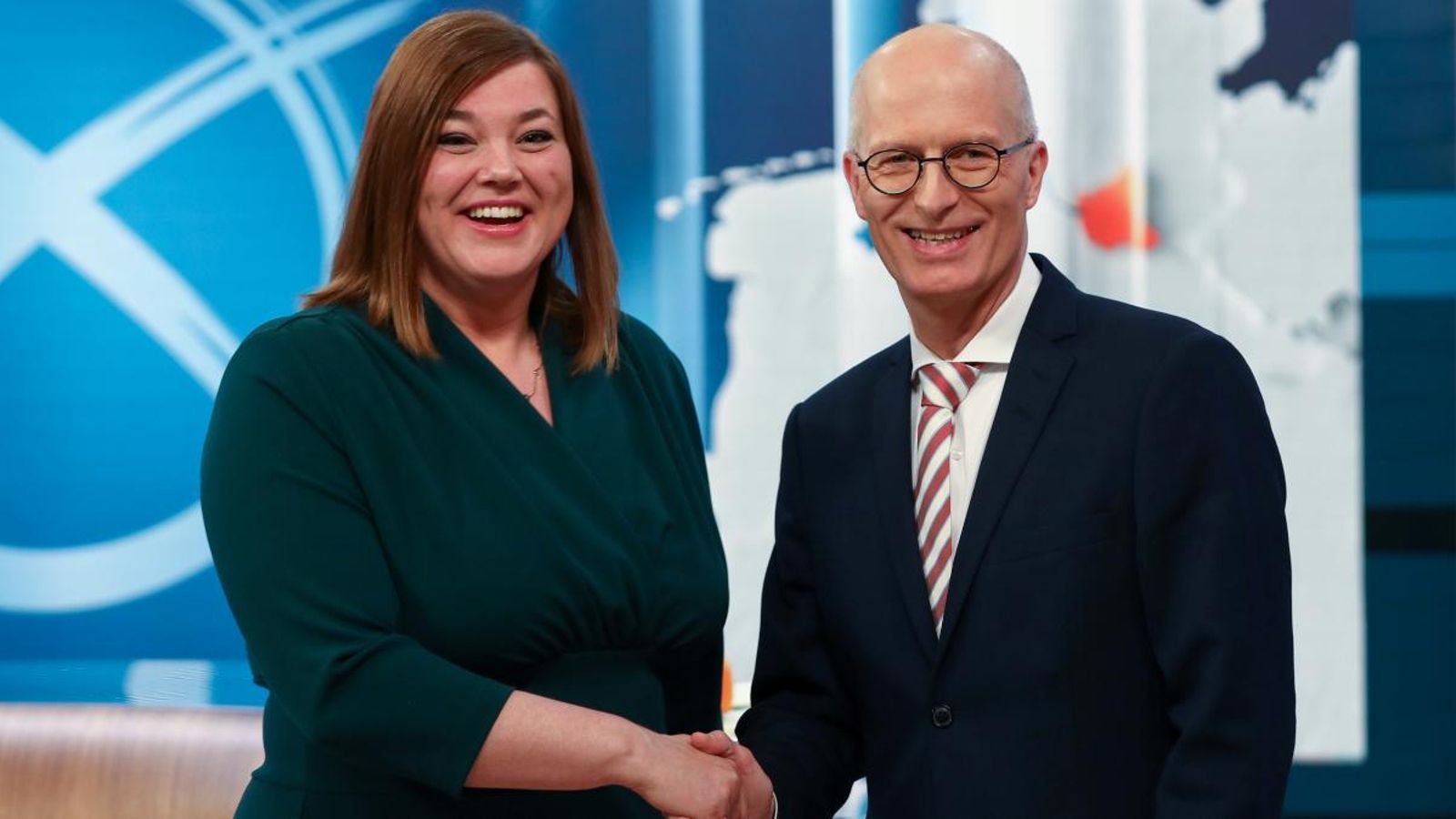 La candidata dels Verds Katharina Fegebank i l’alcalde Peter Tschentscher després dels resultats de les eleccions d’Hamburg