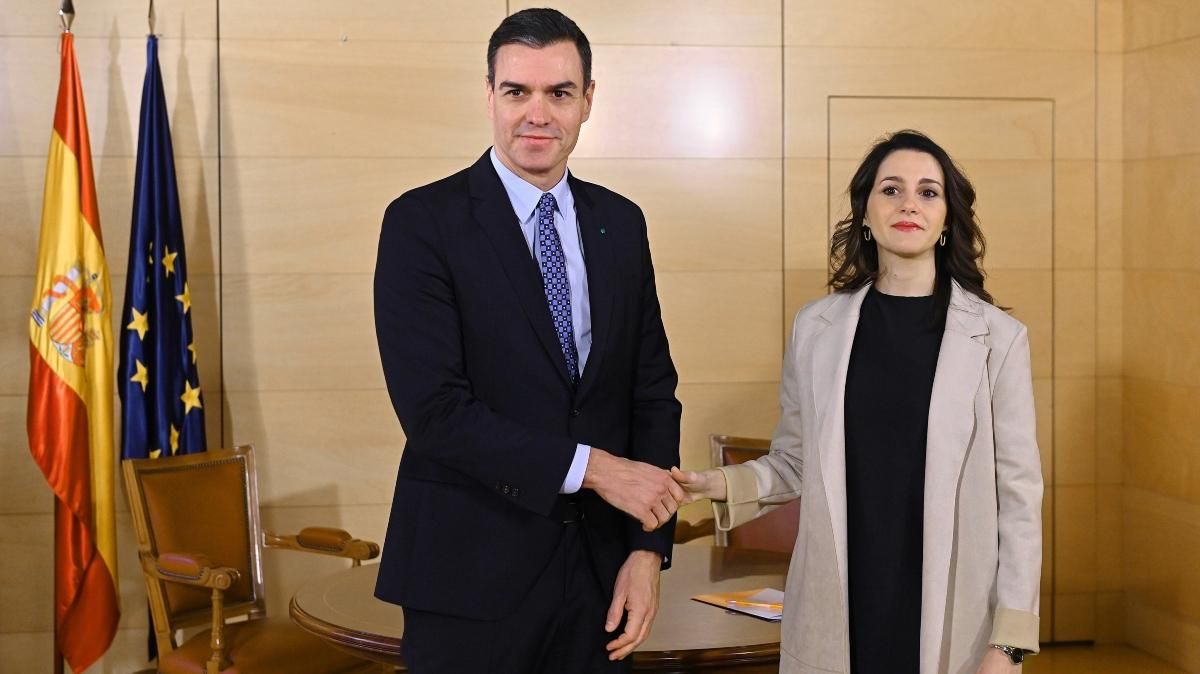 Imatge d'una reunió entre Pedro Sánchez i Inés Arrimadas durant les negociacions per a la investidura Imatge d'una reunió entre Pedro Sánchez i Inés Arrimadas durant les negociacions per a la investidura