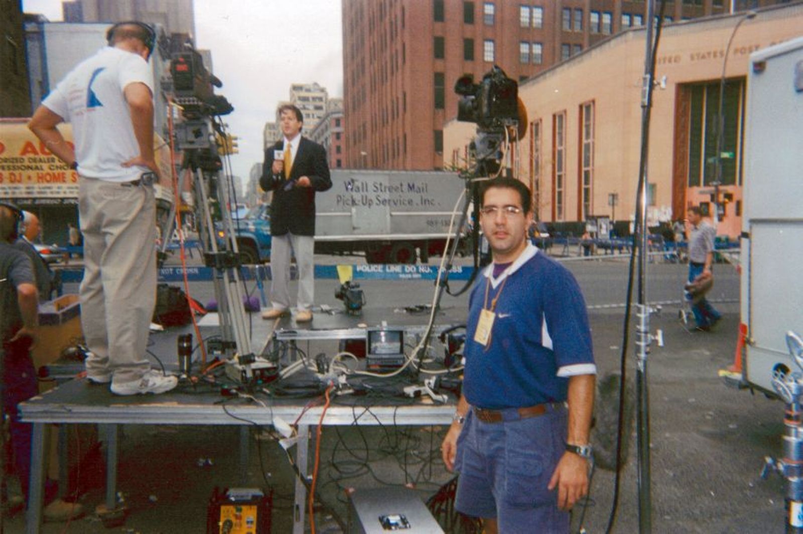 Un equip de l'antiga Canal 9 fent una cobertura en directe dels atemptats de l'11S