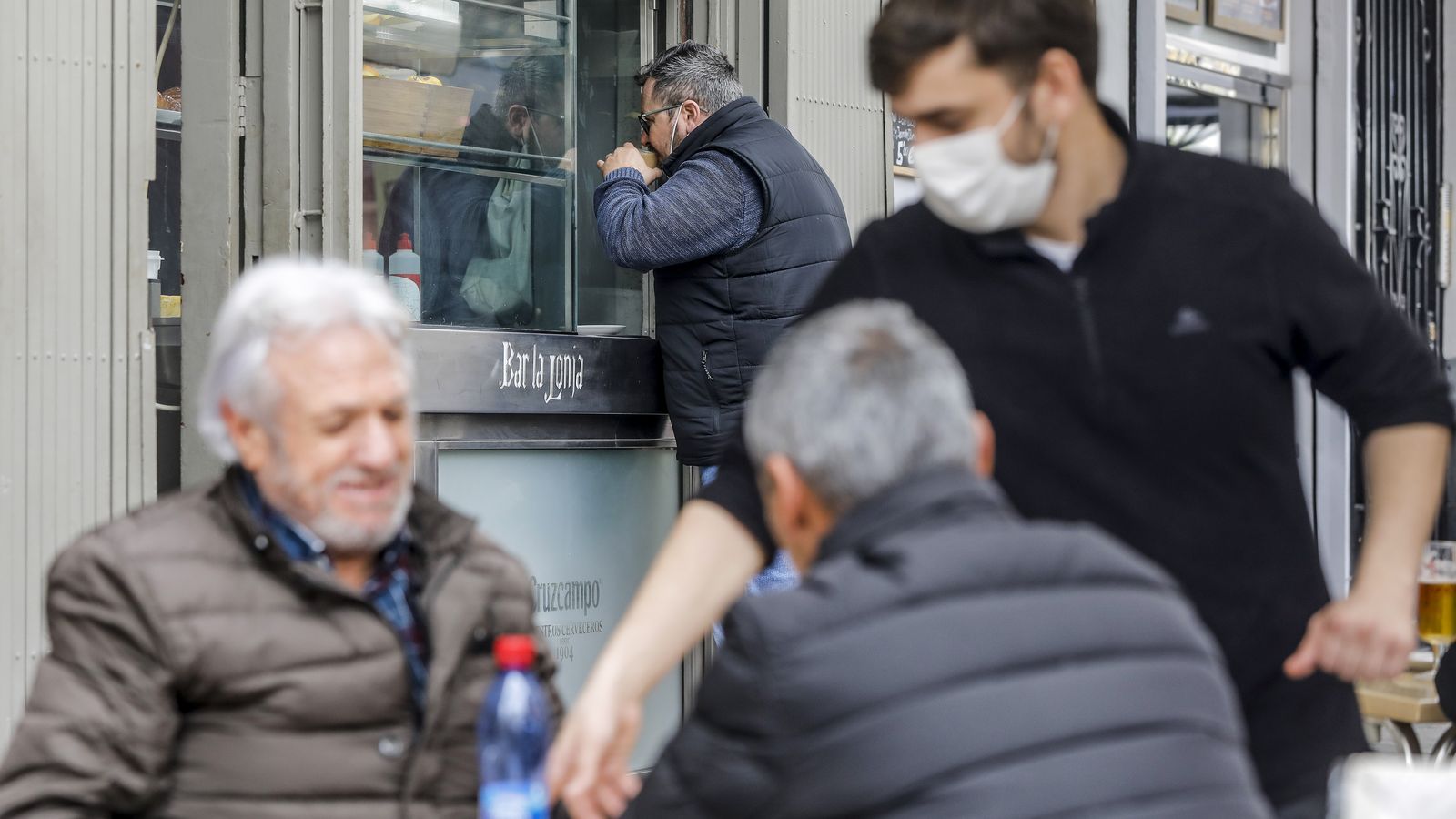 Un treballador del sector hostaler, un dels més perjudicats per la pandèmia