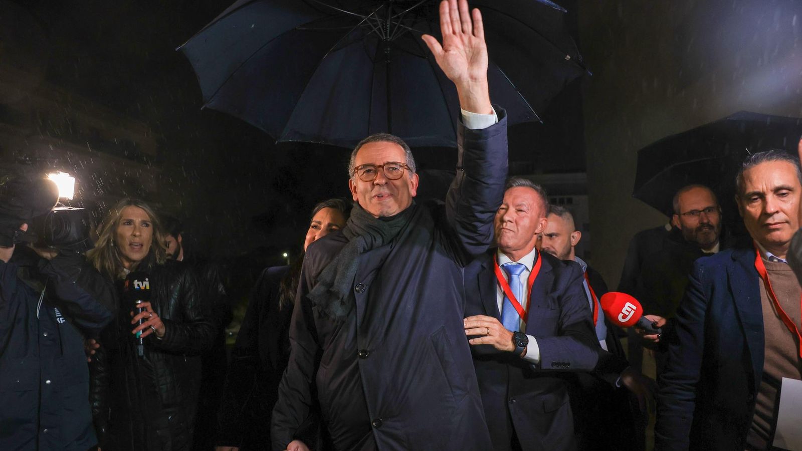 Antonio José Seguro celebra la victòria en la segona volta de les eleccions presidencials portugueses, a Caldas da Rainha (Portugal).