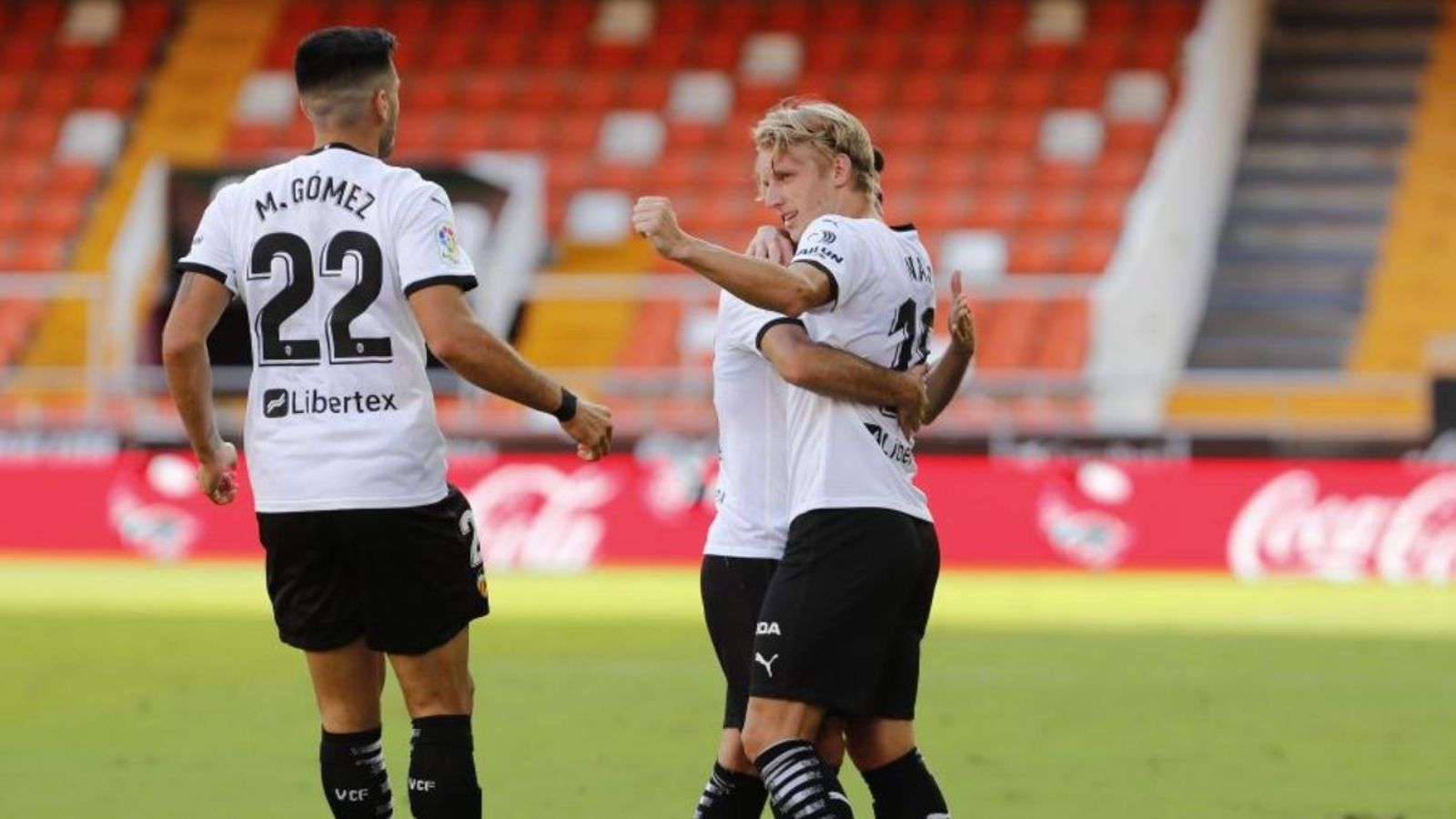 Daniel Wass ha marcat a baló parat.