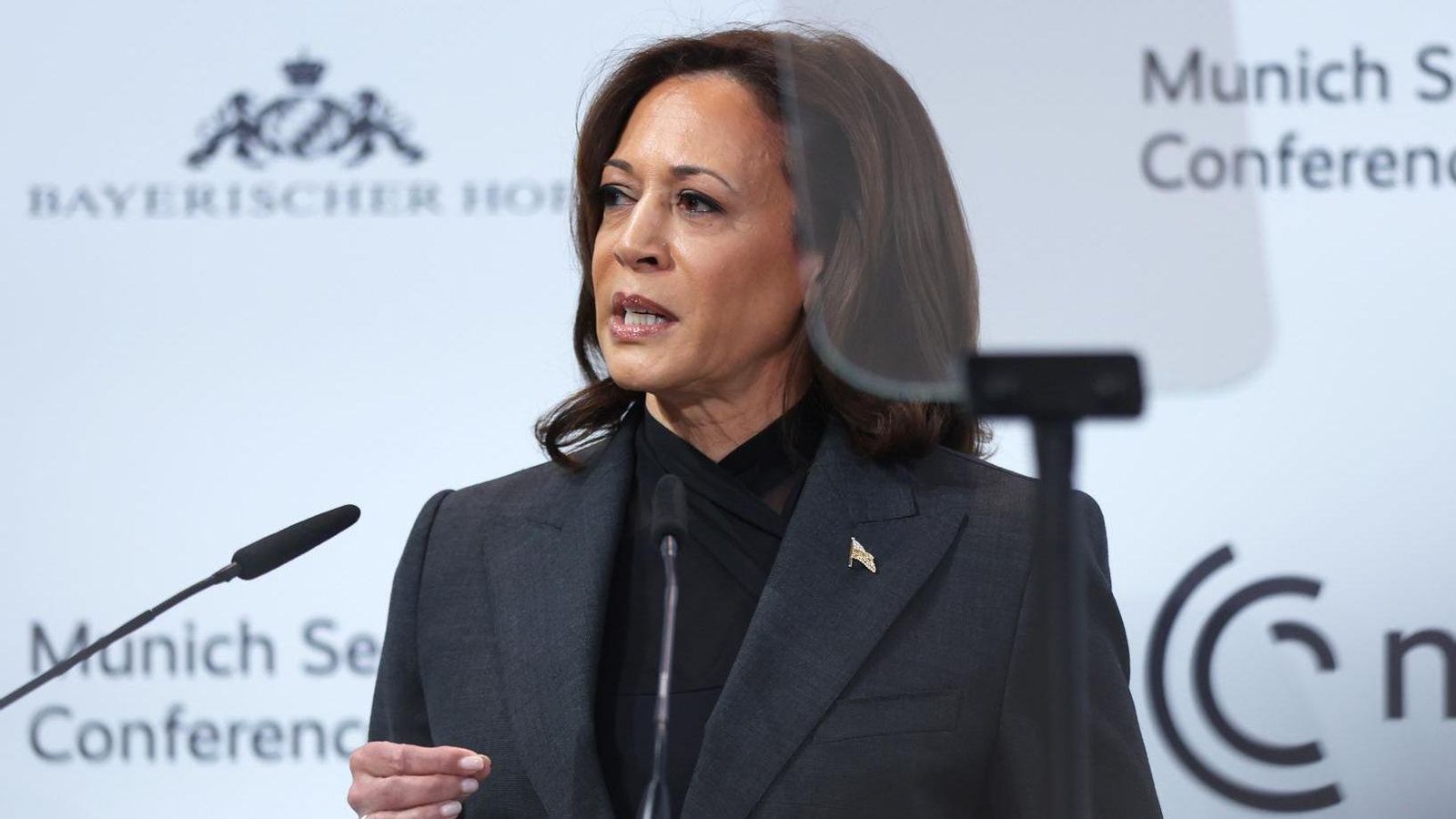 Kamala Harris durant la seua intervenció en la Conferència de Seguretat de Munic Kamala Harris durant la seua intervenció en la Conferència de Seguretat de Munic