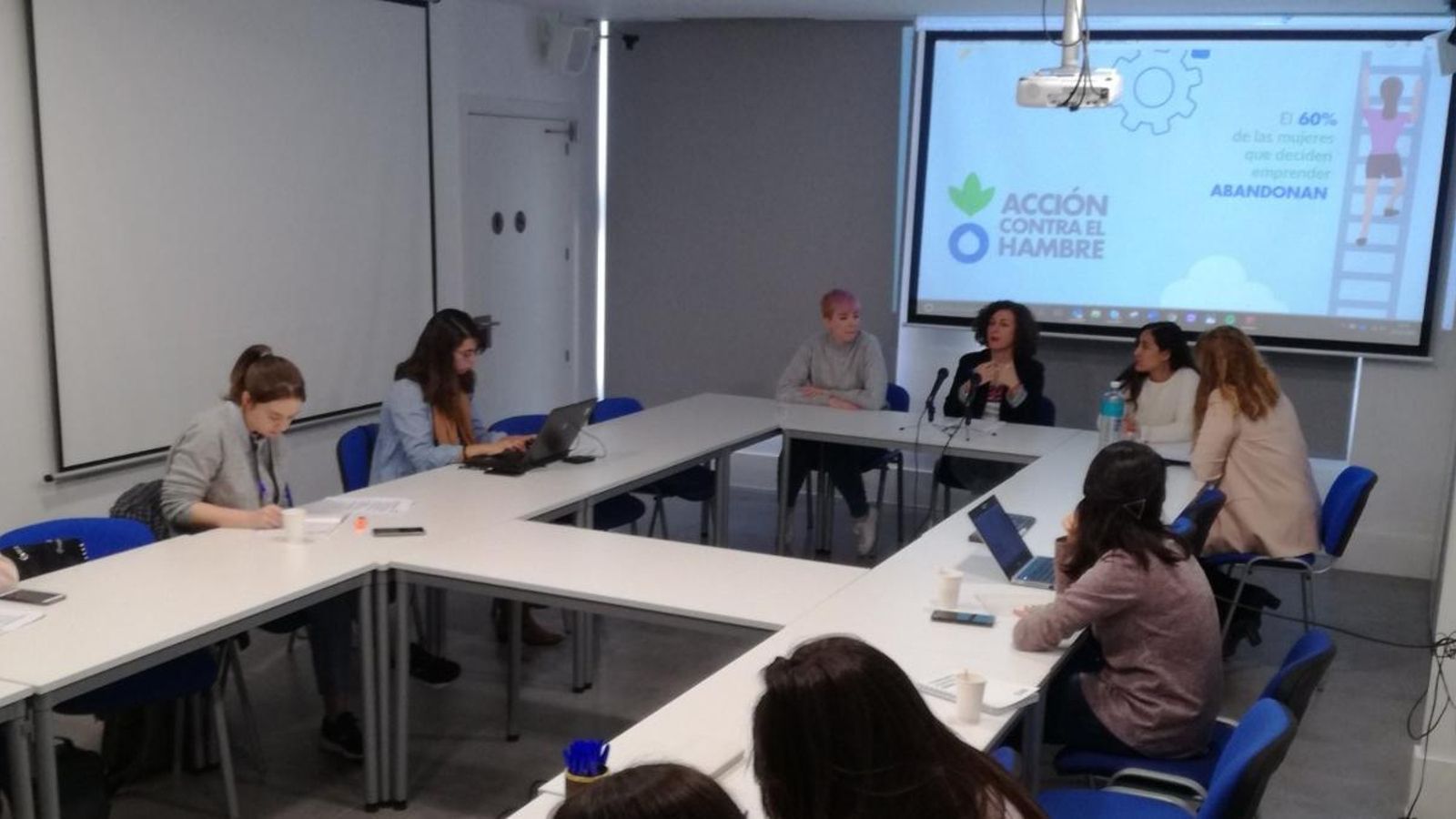 Presentació de l'estudi del programa Vives Emprende d'Acció contra la Fam