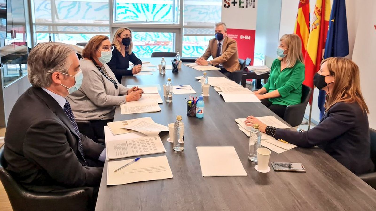 Els fiscals provincials i la fiscal superior de la Comunitat Valenciana, Teresa Gisbert, a l’esquerra en la reunió que han tingut amb la consellera Bravo i responsables del seu departament