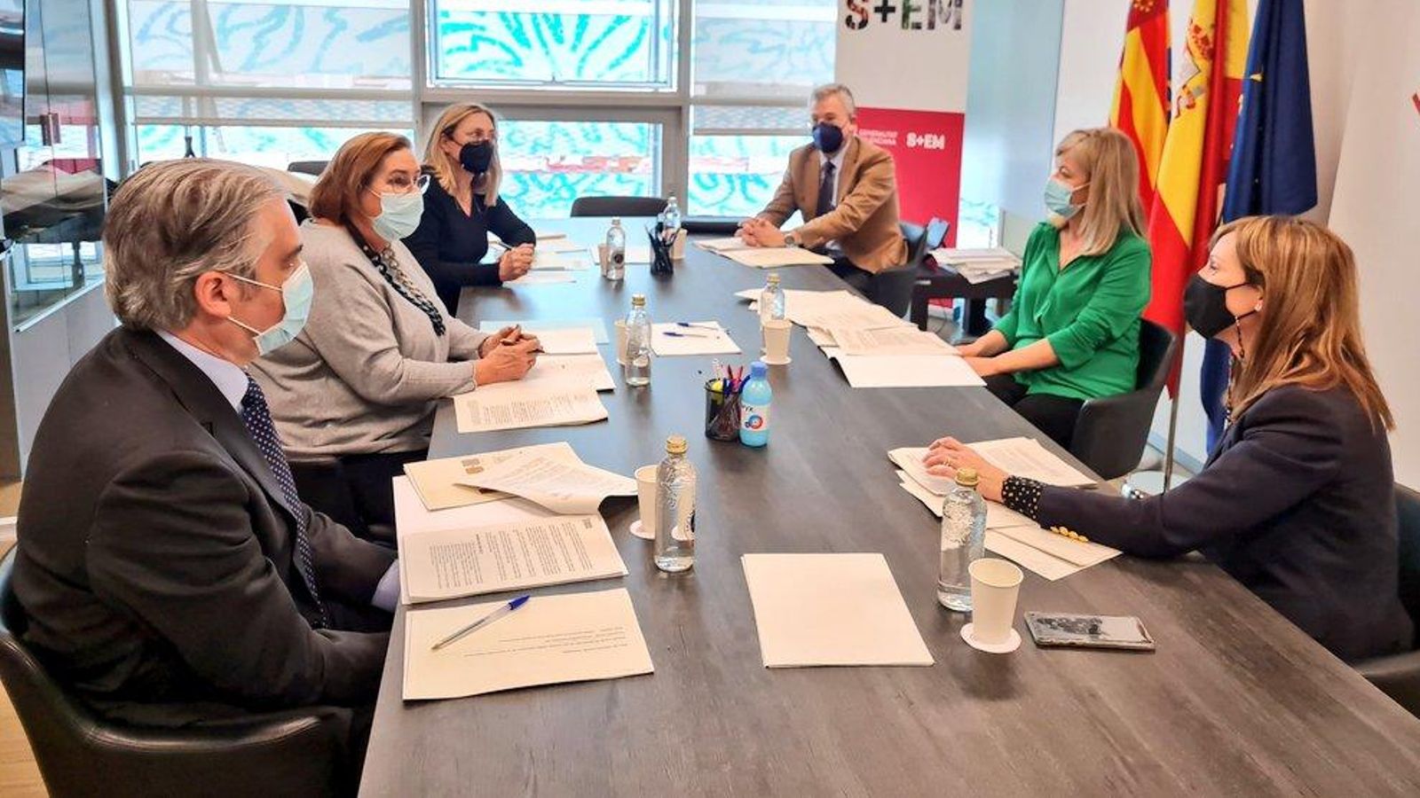 Els fiscals provincials i la fiscal superior de la Comunitat Valenciana, Teresa Gisbert, a l’esquerra en la reunió que han tingut amb la consellera Bravo i responsables del seu departament