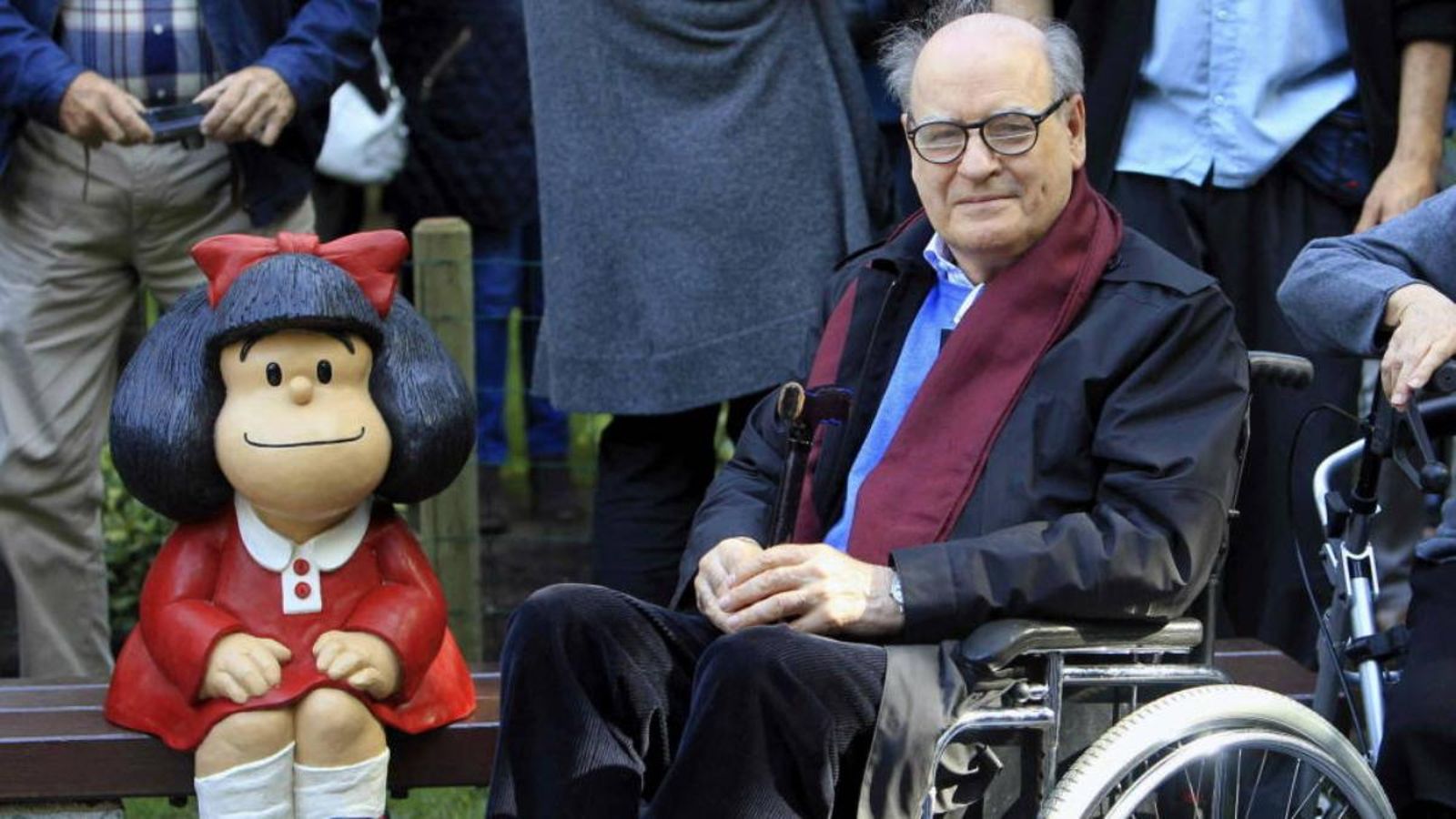 Imatge d'arxiu de Quino junta una escultura de Mafalda a Astúries