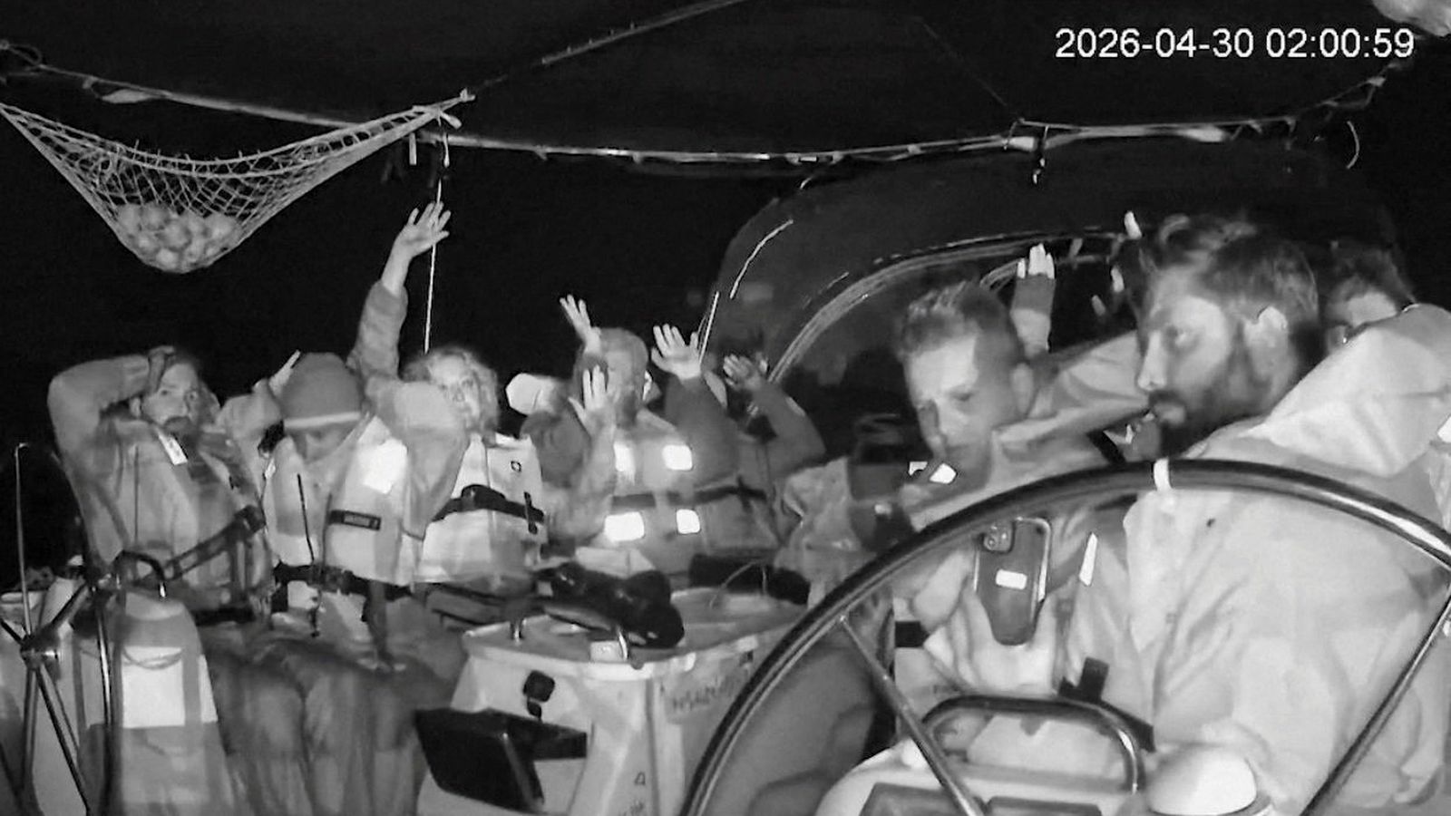 Moment de la detenció d'activistes de la flotilla per part d'Israel