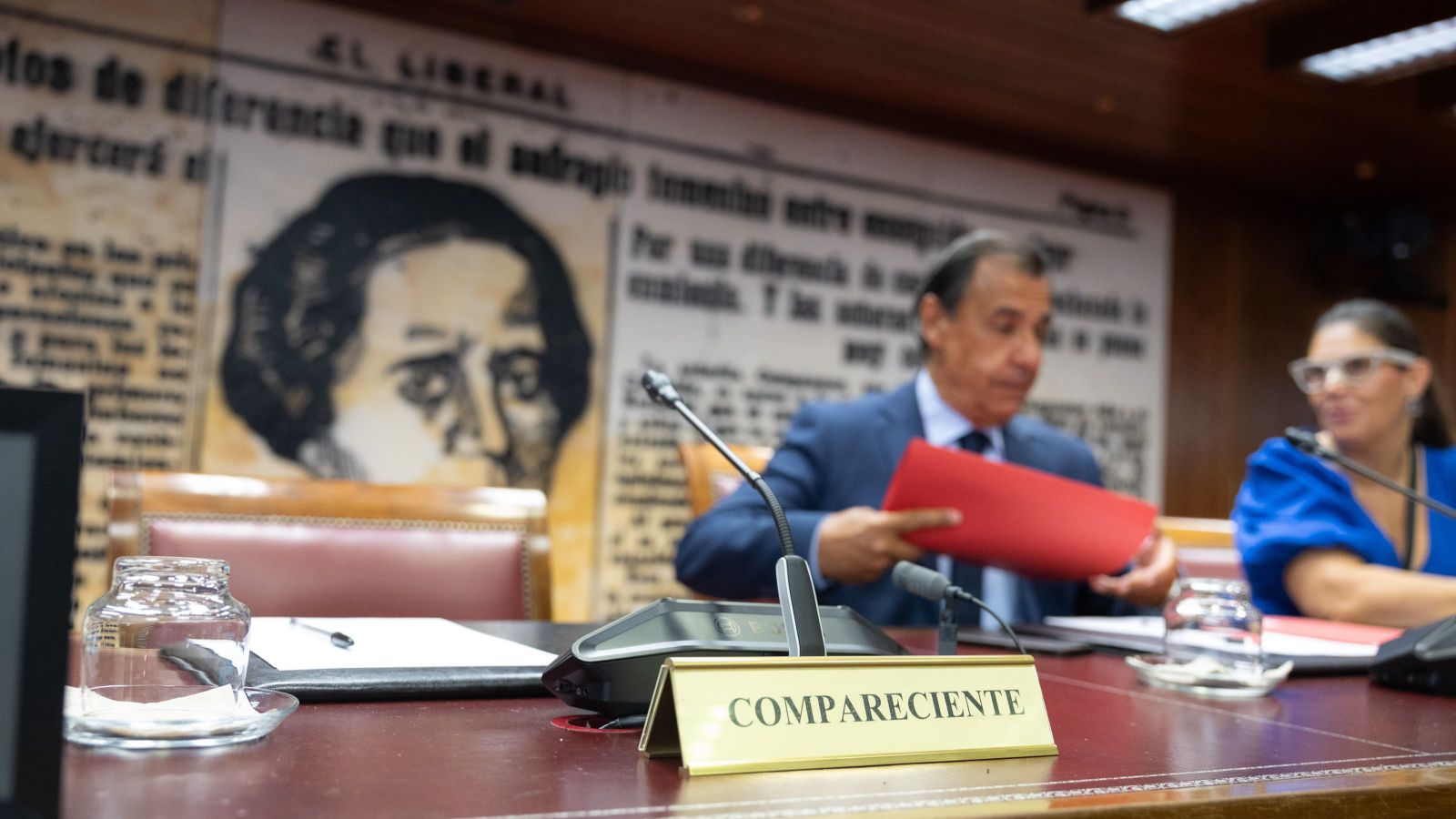 El seient reservat per al compareixent en la comissió d'Interior del Senat buit, en no haver acudit el ministre Marlaska