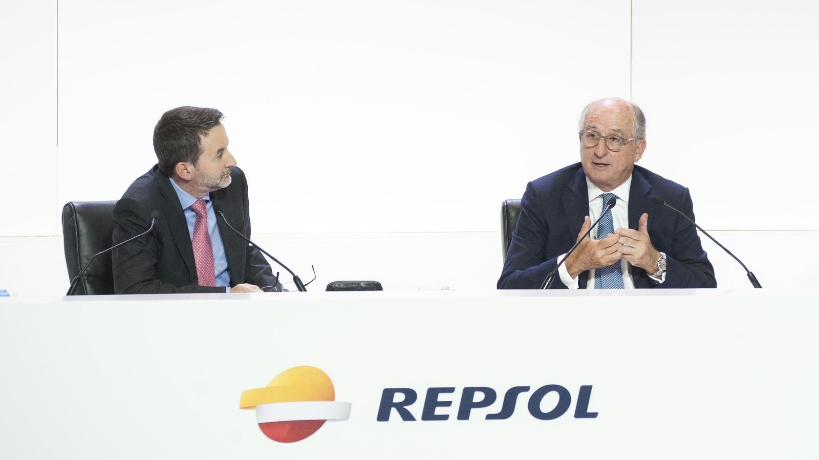 Imaz i Brufau en una junta d'accionistes de Repsol
