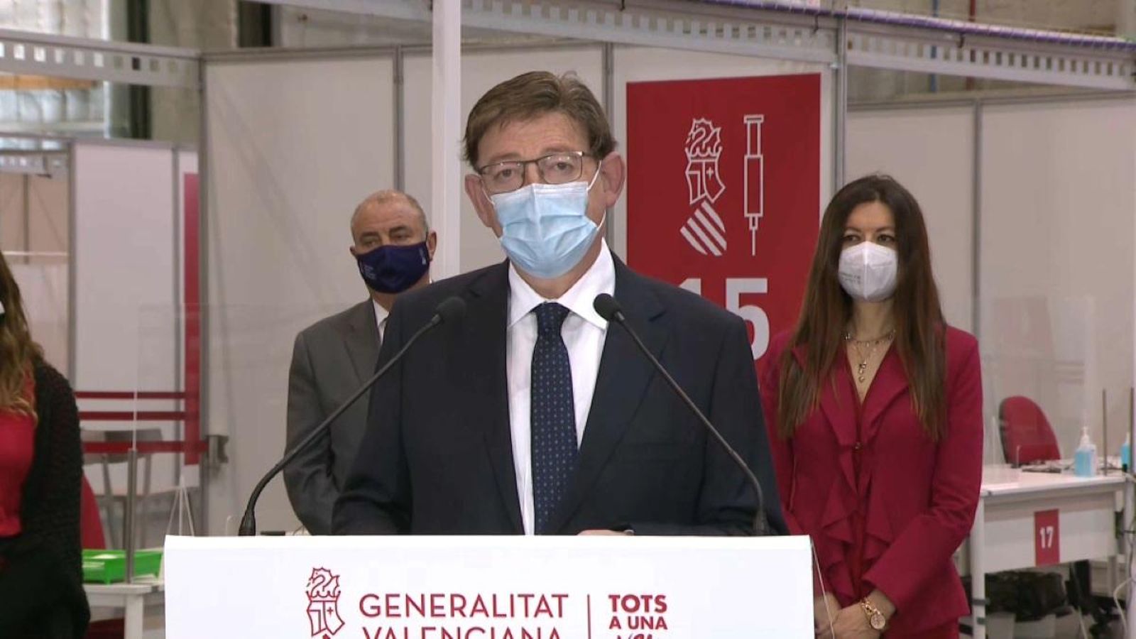 El president de la Generalitat, Ximo Puig, al centre de vacunació de la Ciutat de la Llum d'Alacant