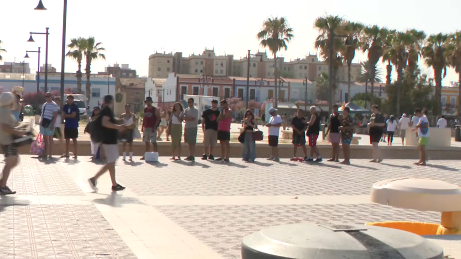Així van els preparatius per a la Nit de Sant Joan a Alacant, València i Castelló de la Plana