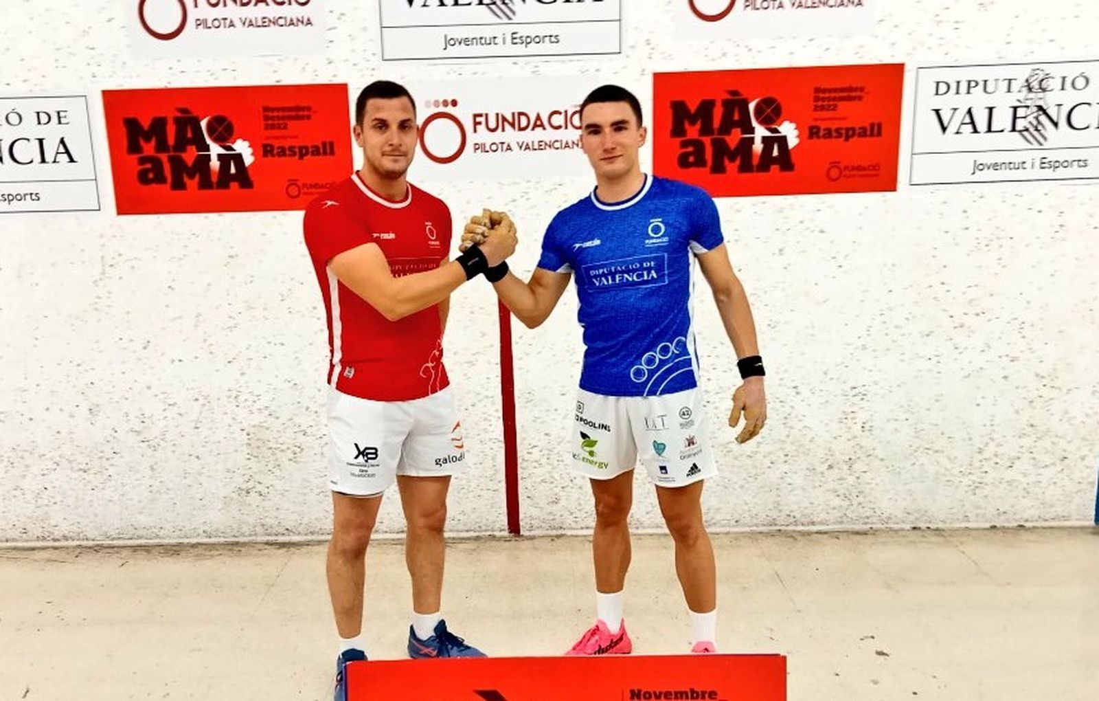 Ian, de roig, i Iván, de blau, abans de la final