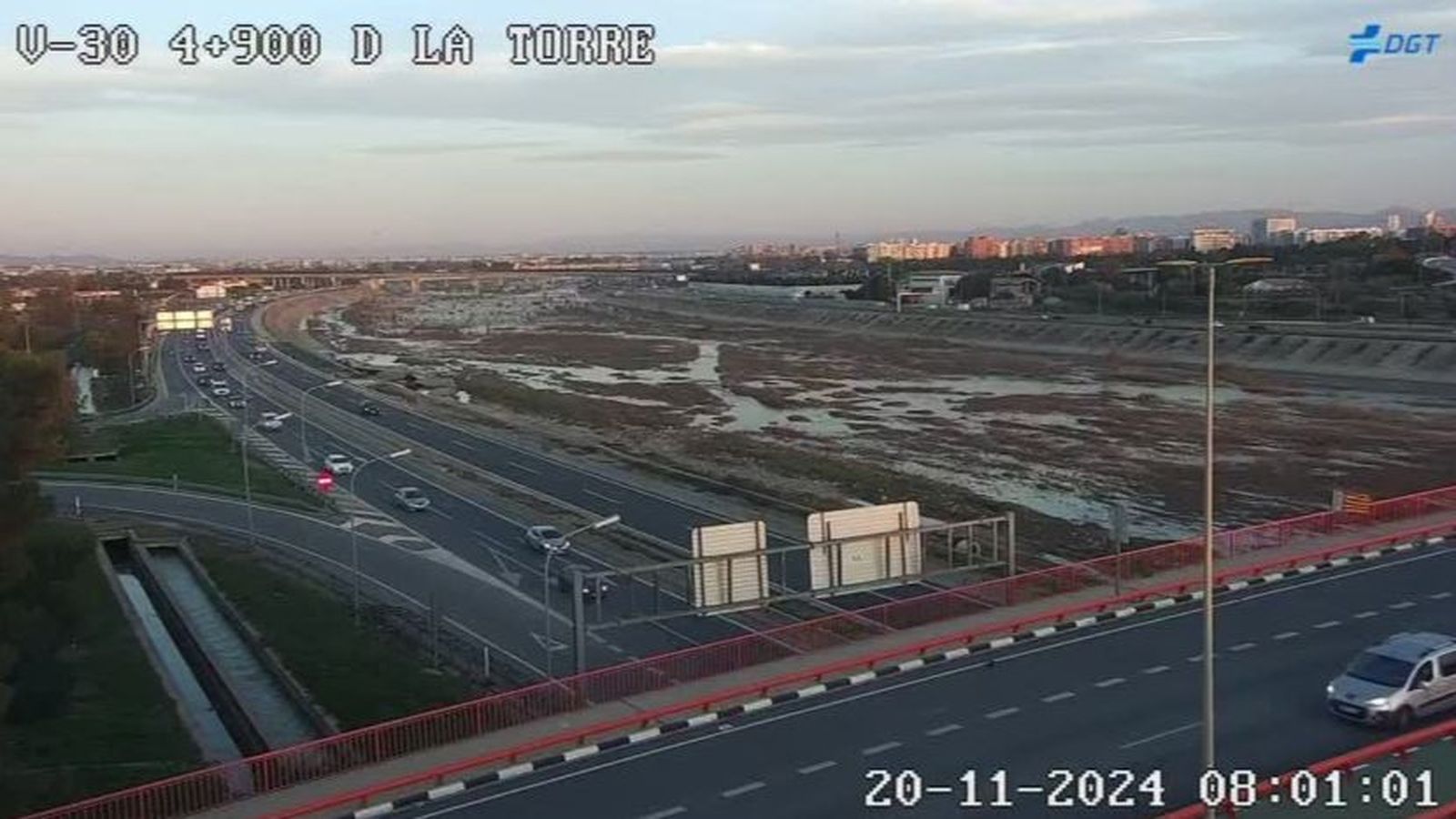 Image de la V-30 des del barri de la Torre de València