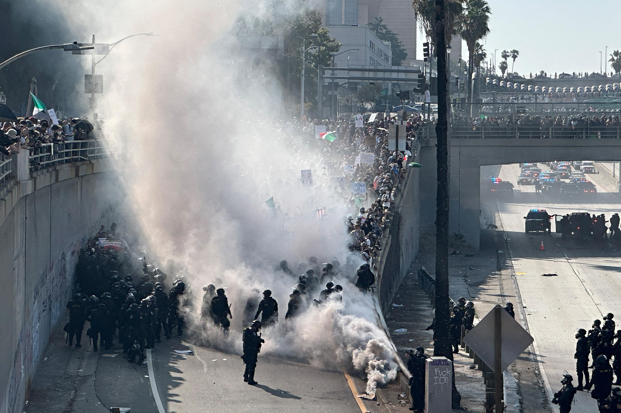 Les forces de seguretat dispersen els manifestants que havien tallat una autopista Les forces de seguretat dispersen els manifestants que havien tallat una autopista