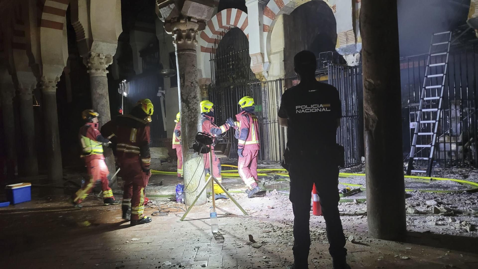 L'interior de l'edifici després de l'incendi L'interior de l'edifici després de l'incendi