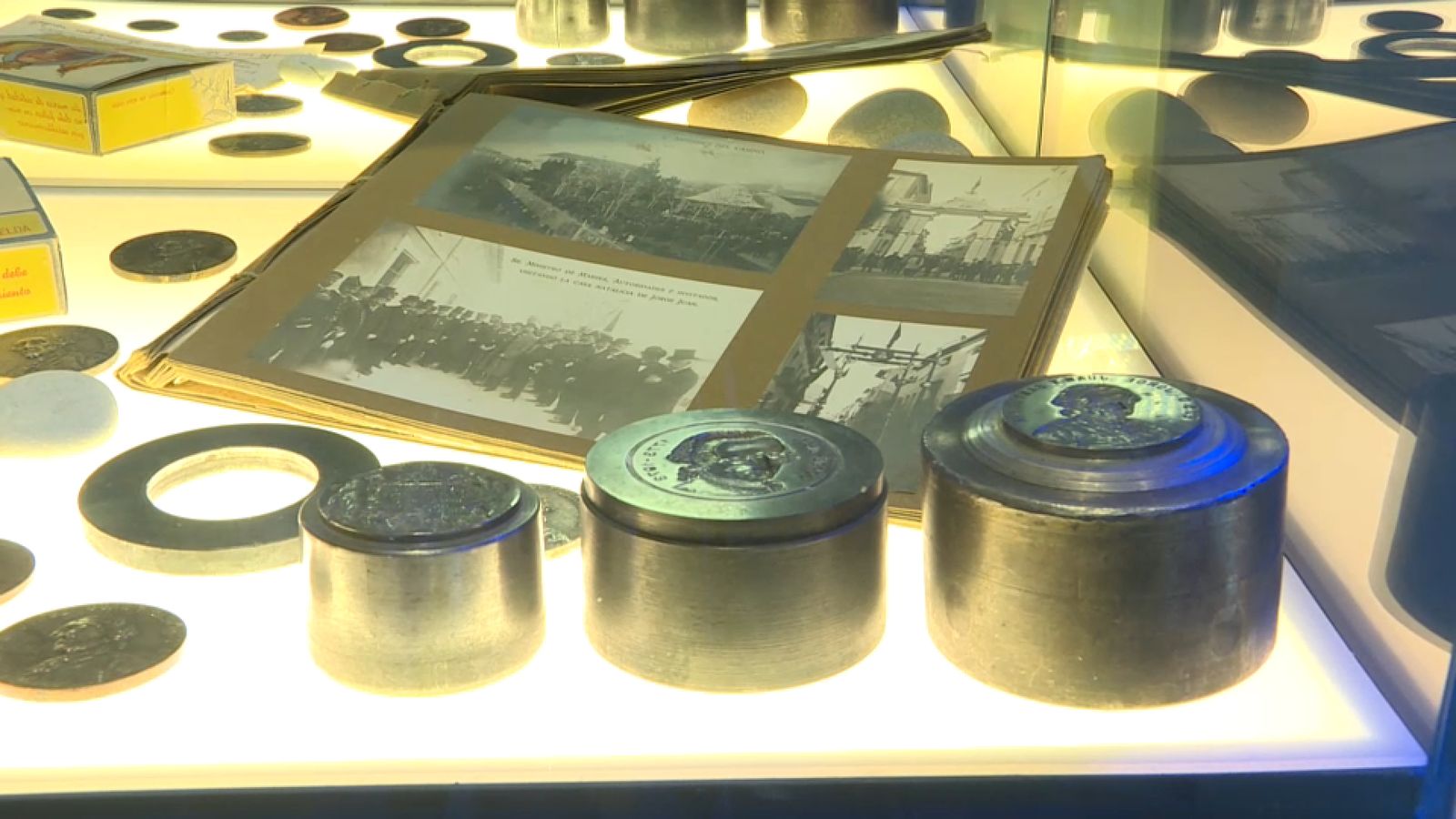 Detall d'algunes de les peces que s'exhibeixen en la mostra