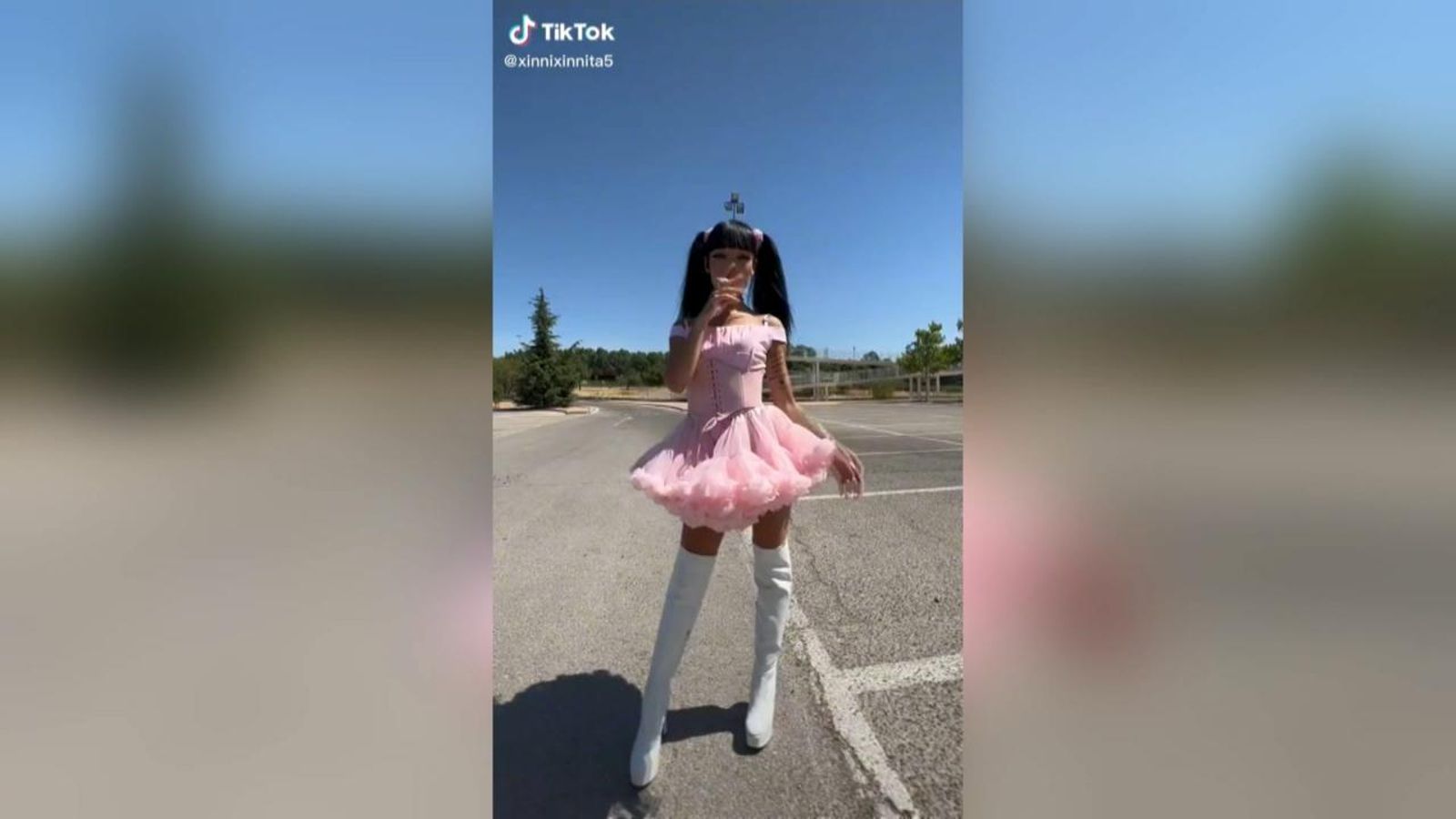 'Influencer' consumeix un vàper