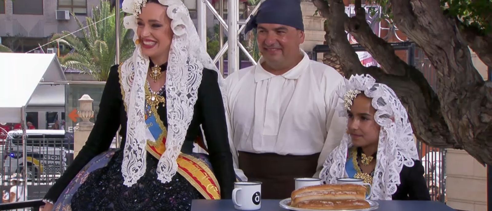 Les bellees 2026 visiten el set d`À Punt