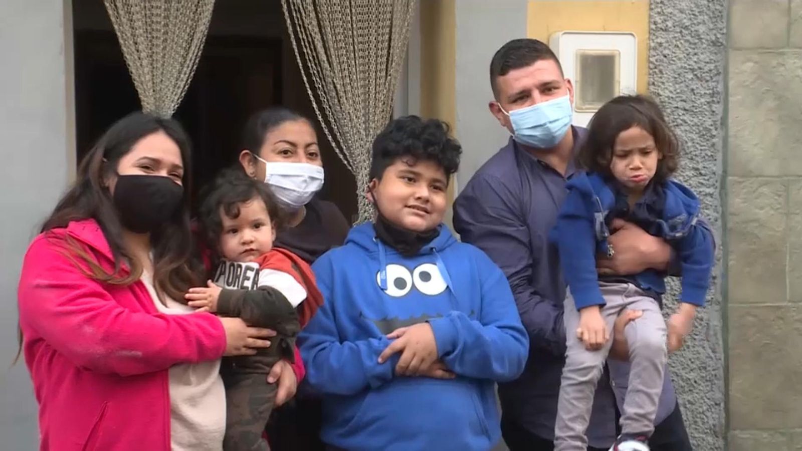 L’arribada d’una família a Torre d’en Doménec permetrà reobrir el bar i l’escola del poble
