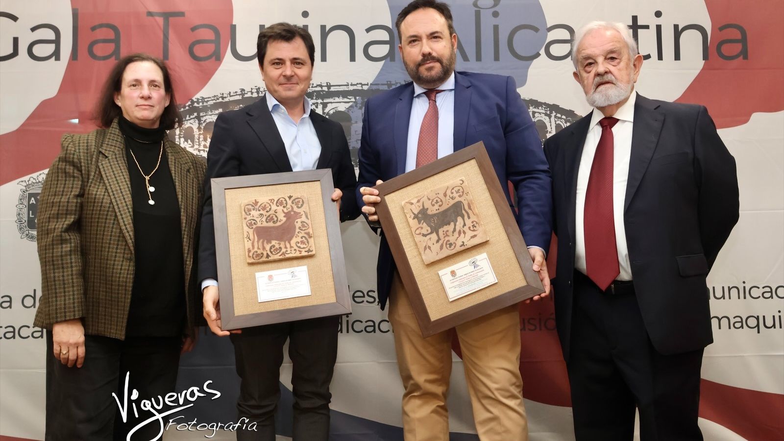 Jorge Casals i germán estela amb els representats de La Tertúlia Amigos de Nimes